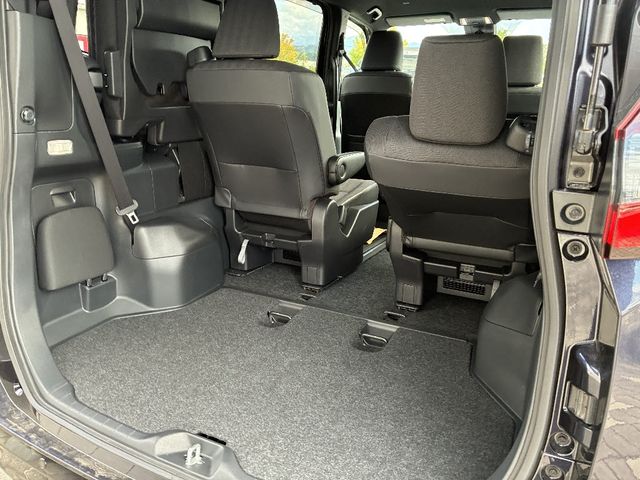 TOYOTA NOAH HYBRID 2022