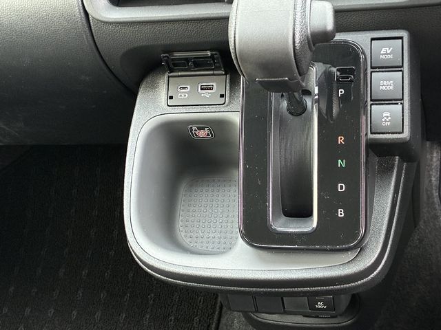 TOYOTA SIENTA HYBRID 2023