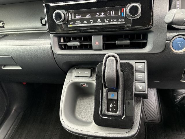 TOYOTA SIENTA HYBRID 2022