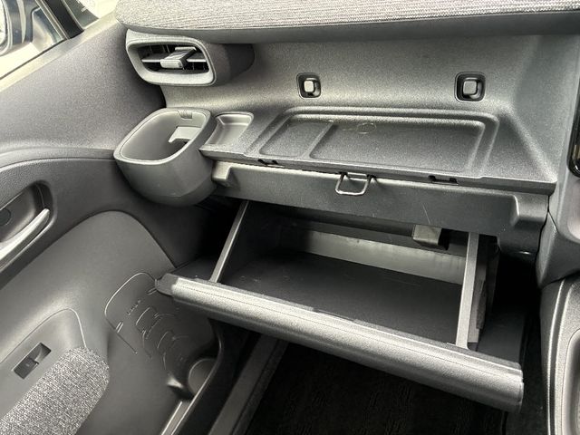 TOYOTA SIENTA HYBRID 2022