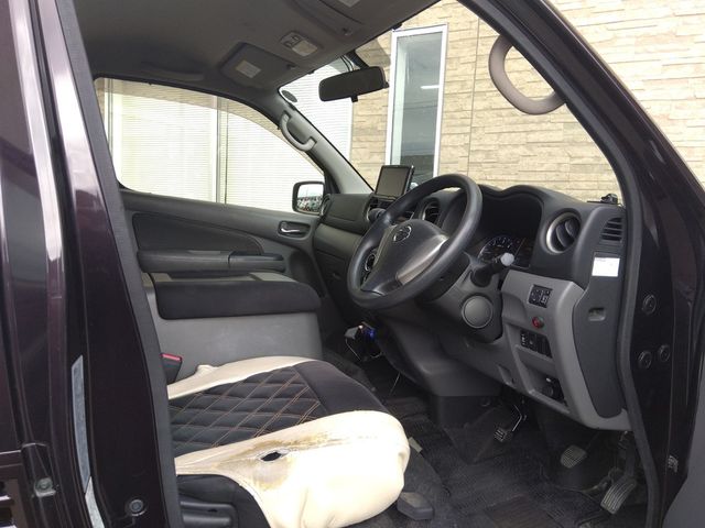 NISSAN NV350 CARAVAN 4WD 2013