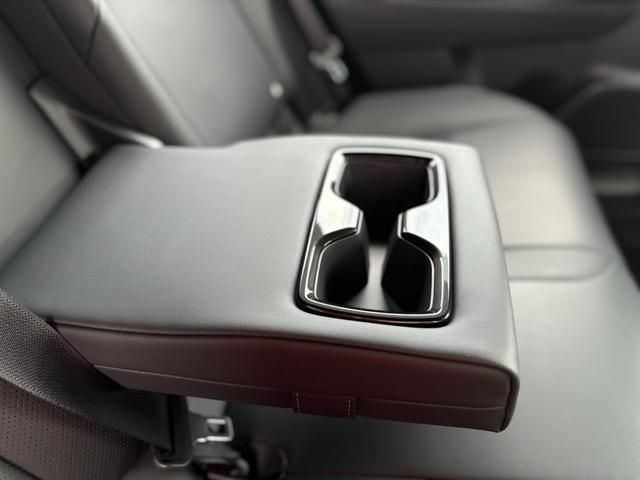 TOYOTA CROWN ESTATE 4WD 2025