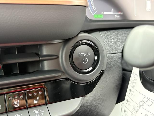 TOYOTA CROWN ESTATE 4WD 2025