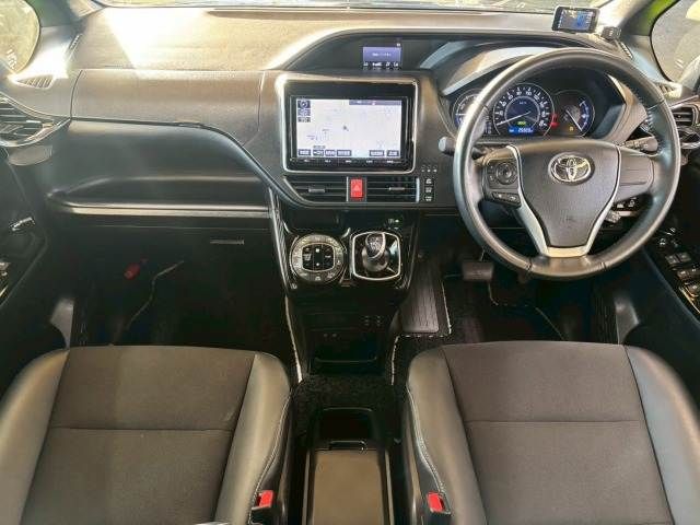 TOYOTA NOAH HYBRID 2018