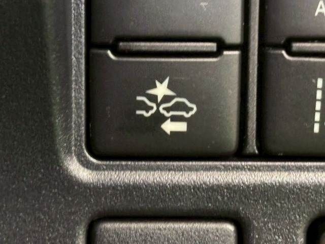 TOYOTA NOAH HYBRID 2018