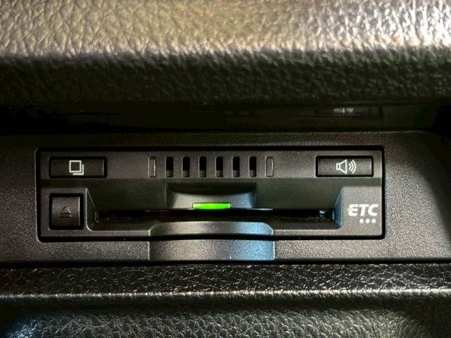 TOYOTA NOAH HYBRID 2018