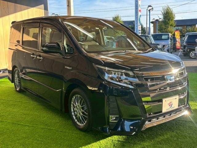 TOYOTA NOAH HYBRID 2018