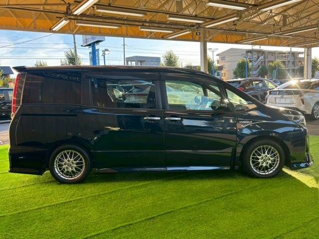TOYOTA NOAH HYBRID 2018