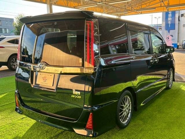 TOYOTA NOAH HYBRID 2018