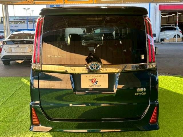 TOYOTA NOAH HYBRID 2018