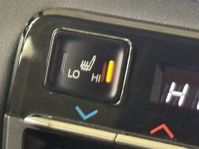 TOYOTA VOXY HYBRID 2023