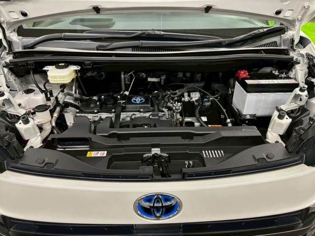 TOYOTA VOXY HYBRID 2023