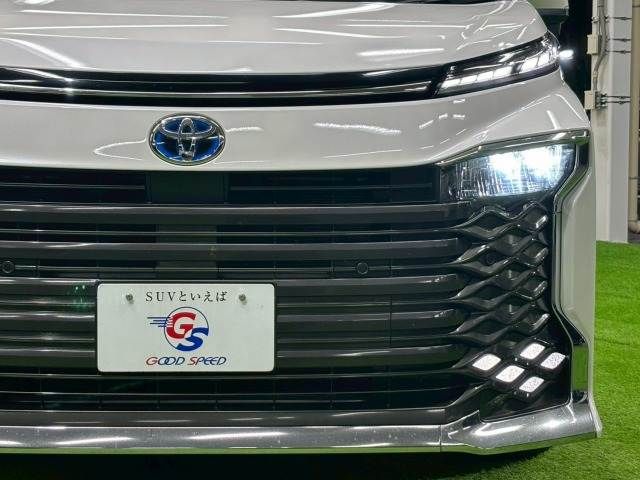 TOYOTA VOXY HYBRID 2023