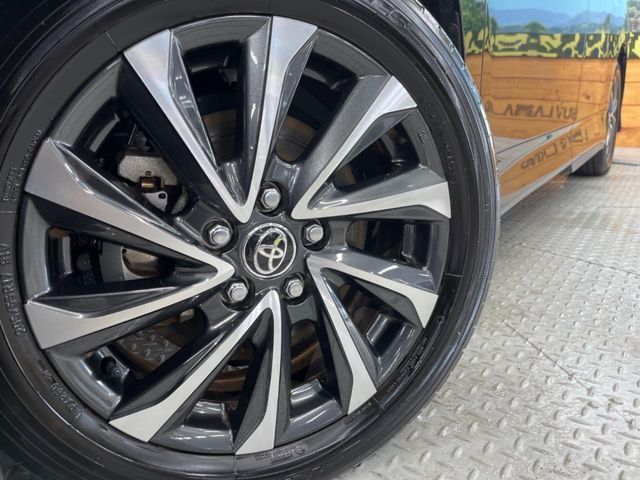 TOYOTA VOXY HYBRID 2023