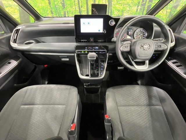 TOYOTA VOXY 4WD 2023