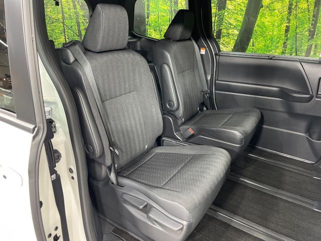 TOYOTA VOXY 4WD 2023