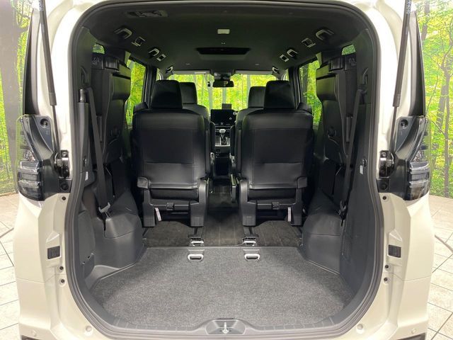 TOYOTA VOXY 4WD 2023