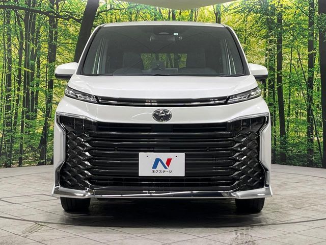 TOYOTA VOXY 4WD 2023