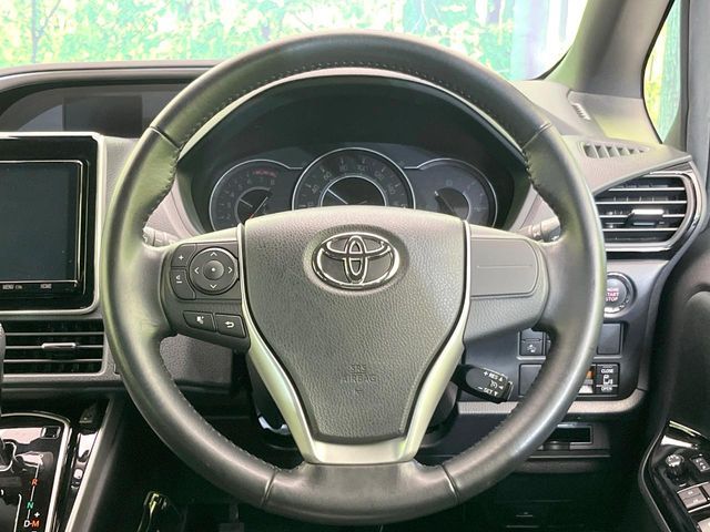 TOYOTA VOXY 2018