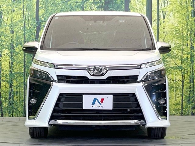 TOYOTA VOXY 2018