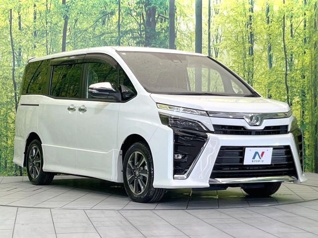 TOYOTA VOXY 2018