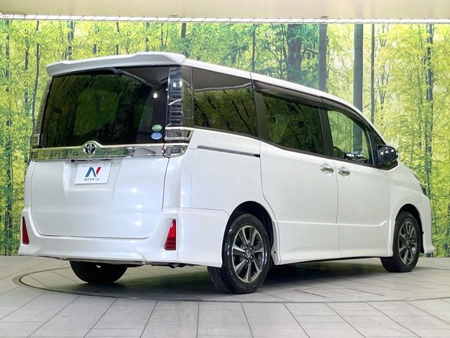 TOYOTA VOXY 2018