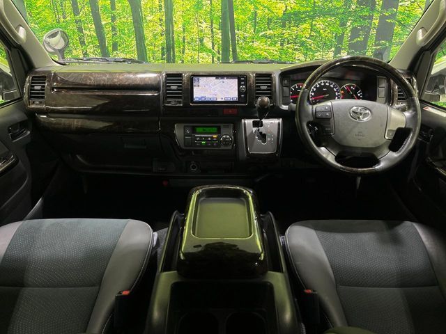 TOYOTA HIACE van 4WD 2018