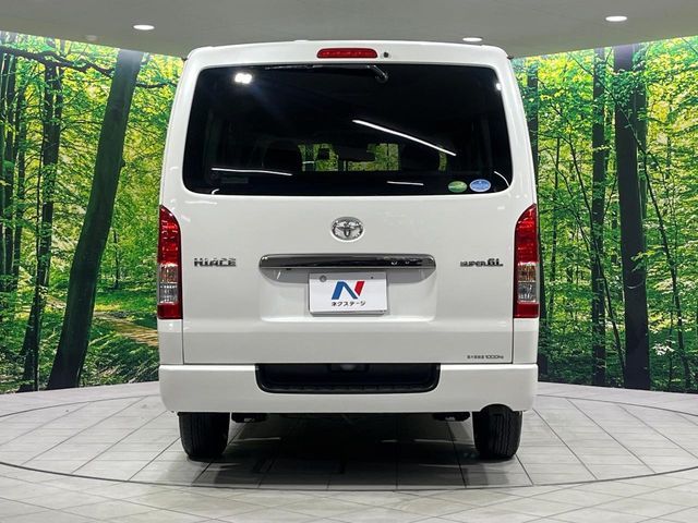 TOYOTA HIACE van 4WD 2018