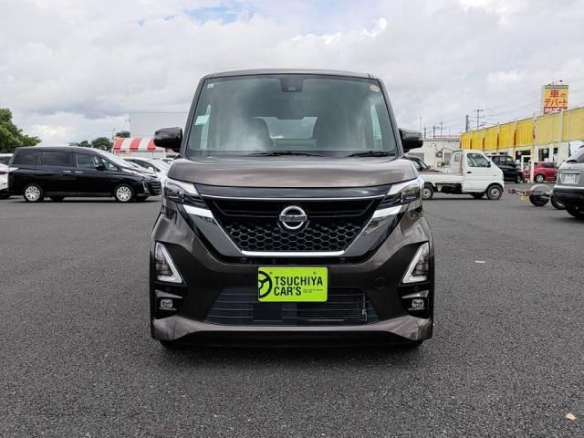 NISSAN ROOX 2021
