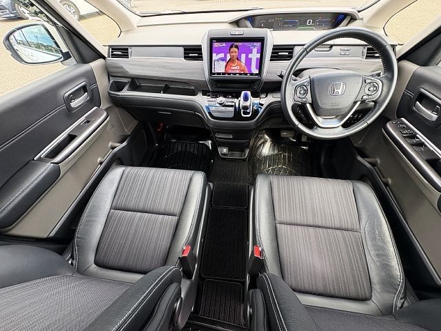 HONDA FREED HYBRID 2018