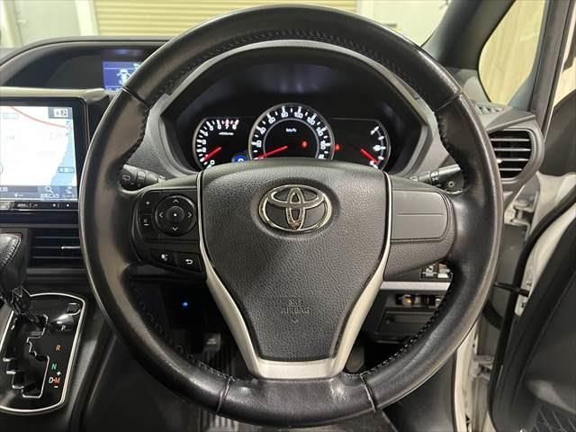 TOYOTA VOXY 2015