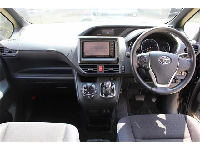 TOYOTA VOXY 2014
