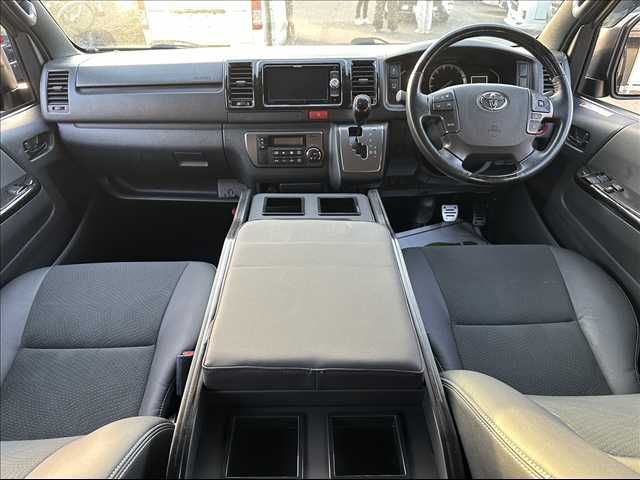 TOYOTA HIACE van 4WD 2022