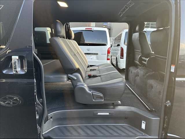 TOYOTA HIACE van 4WD 2022