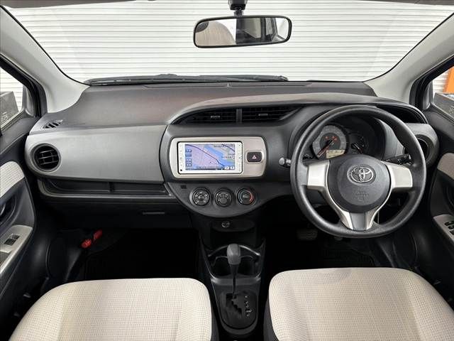 TOYOTA VITZ 2014