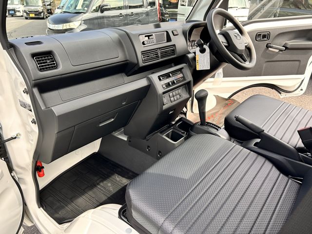 DAIHATSU HIJET truck 2025