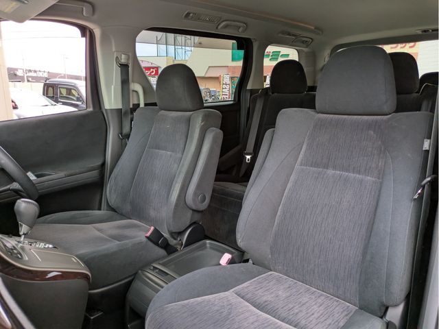 TOYOTA VELLFIRE 2012