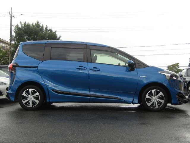 TOYOTA SIENTA HYBRID 2019