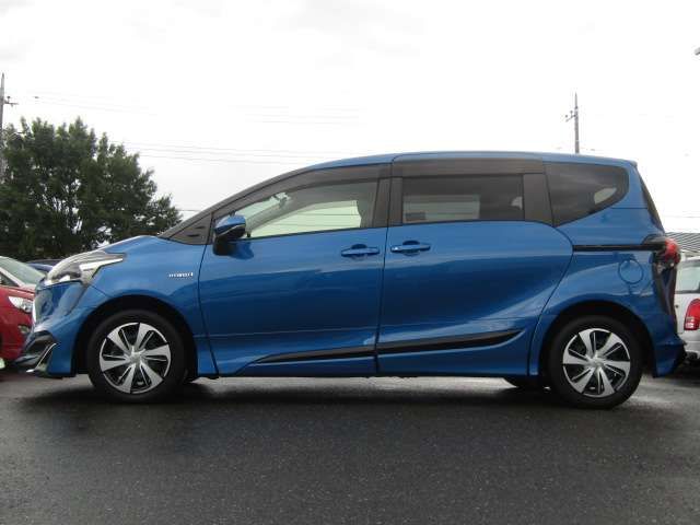 TOYOTA SIENTA HYBRID 2019