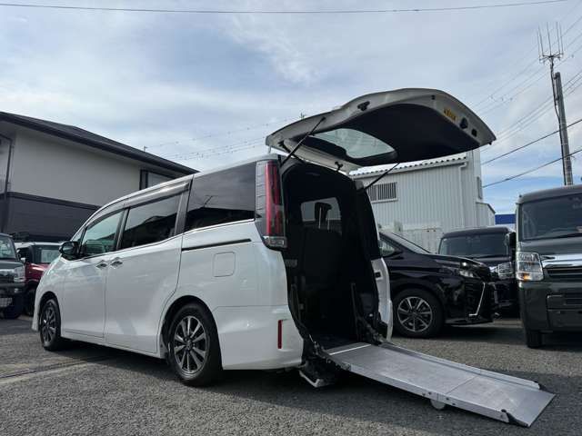 TOYOTA ESQUIRE 2019