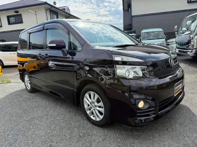 TOYOTA VOXY 2012
