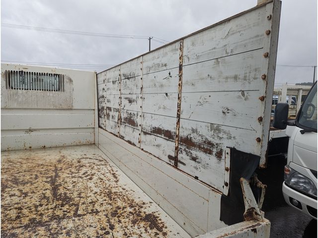 MITSUBISHI CANTER 2004