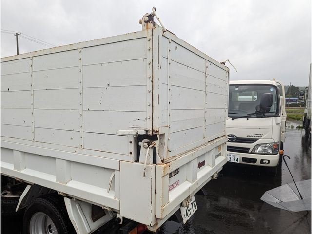 MITSUBISHI CANTER 2004
