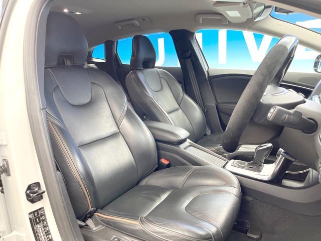 VOLVO VOLVO V40 CROSS COUNTRY 2013