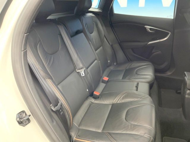 VOLVO VOLVO V40 CROSS COUNTRY 2013