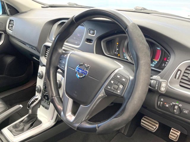 VOLVO VOLVO V40 CROSS COUNTRY 2013