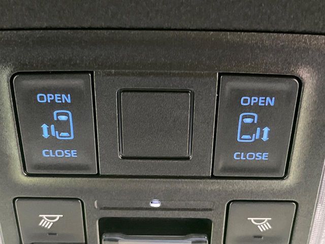 TOYOTA VOXY HYBRID 2023