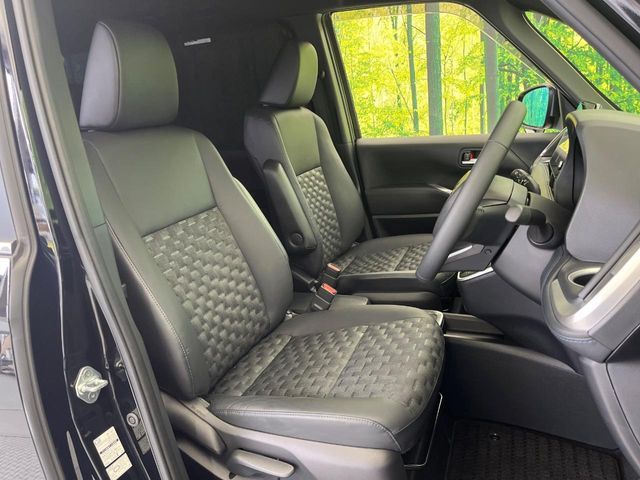 TOYOTA VOXY HYBRID 2023