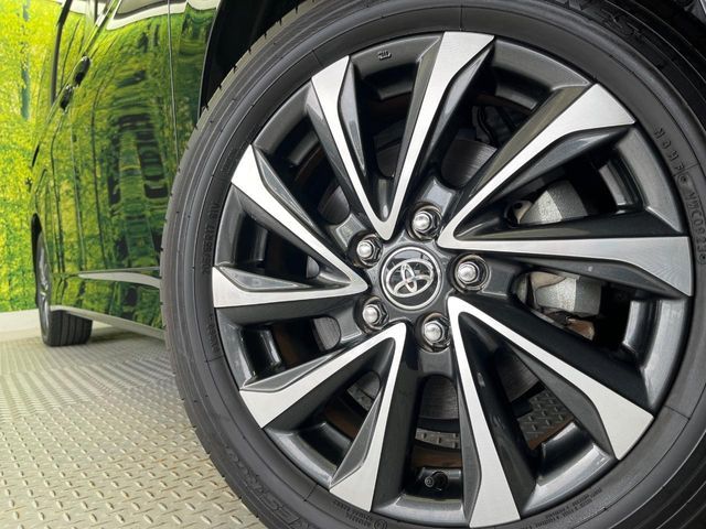 TOYOTA VOXY HYBRID 2023