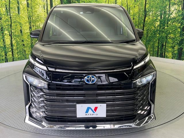 TOYOTA VOXY HYBRID 2023